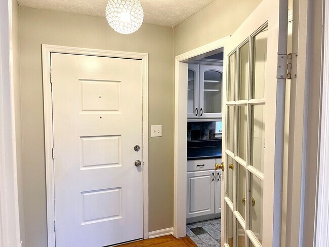 Foto del edificio - Welcome to this charming 3-bedroom, 1.5-ba...