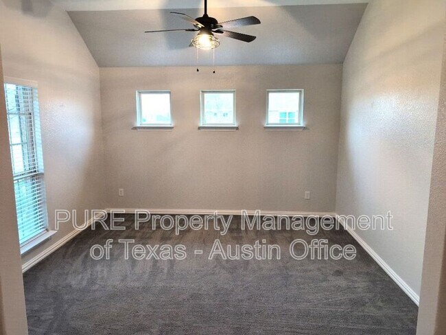 Building Photo - 1000 Farmhouse Dr