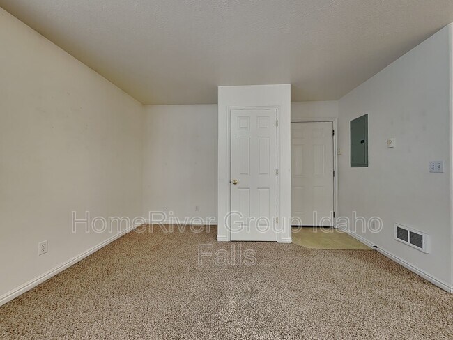 Building Photo - 1374 Midway Ave