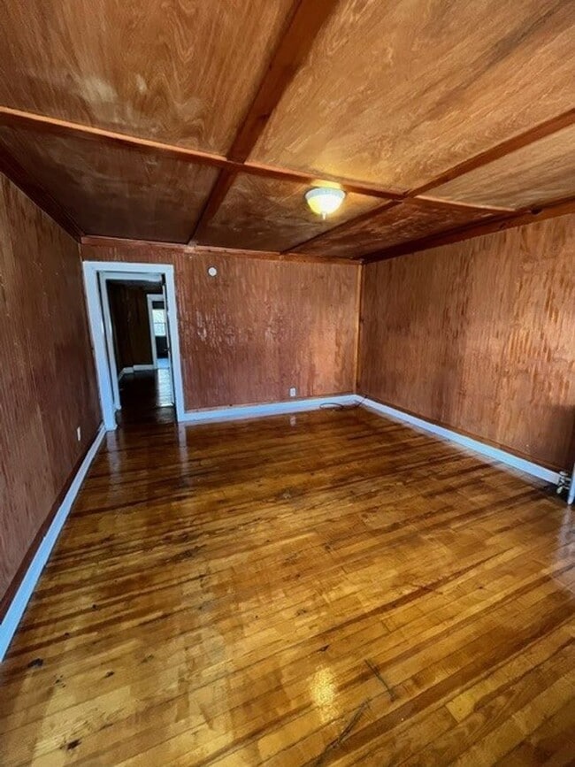 Building Photo - 3 bedroom 1 bathroom