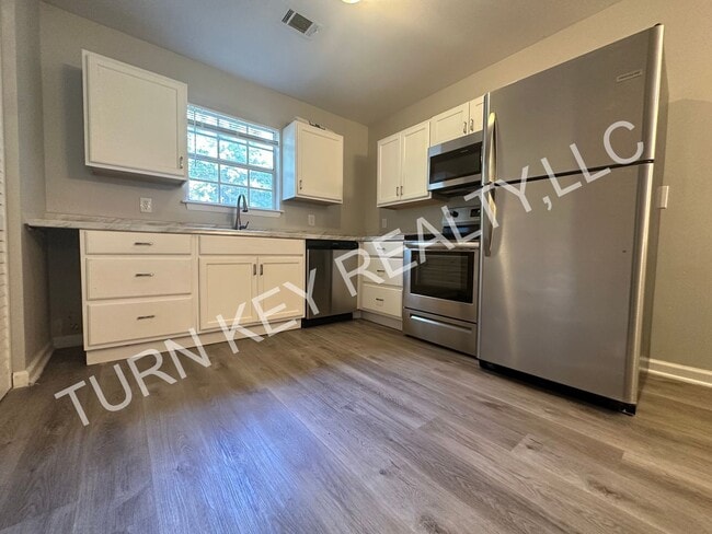 Building Photo - Townhome for rent in Valley Crest Birmingham