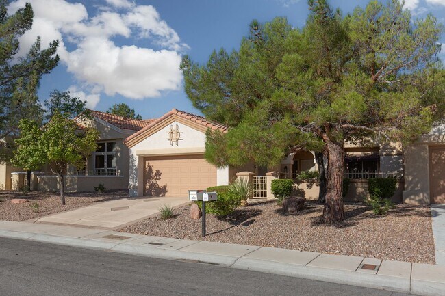 Building Photo - Sun City Summerlin in the Golf course