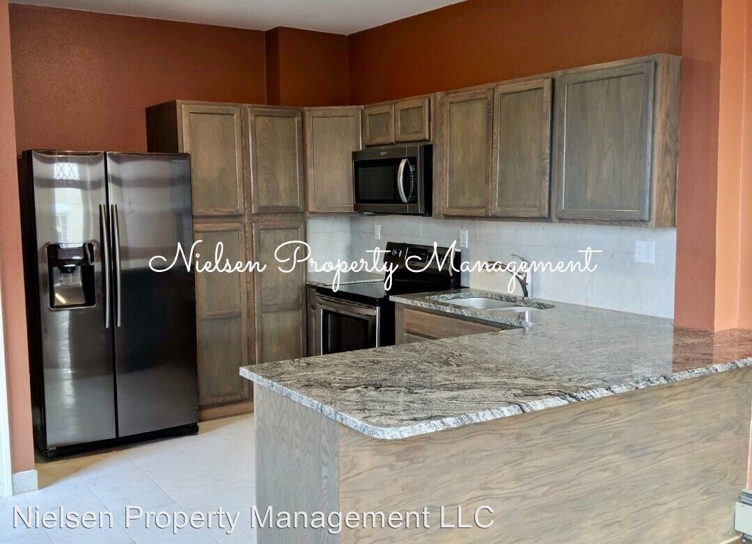 Primary Photo - 3 br, 1.5 bath Apartment - 601 W. Mercury