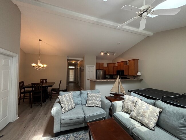 Building Photo - 5118 Christian Dr