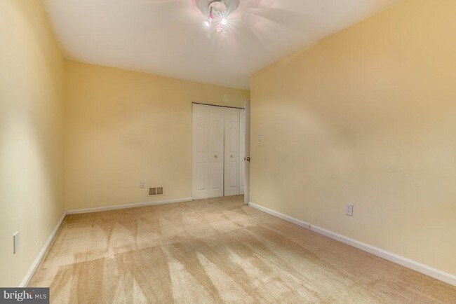 Building Photo - 2281 Kings Garden Way