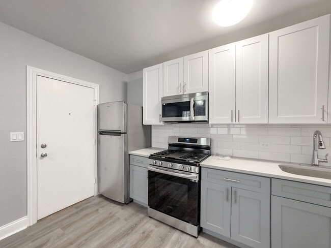 Building Photo - 4241 N Kenmore Ave