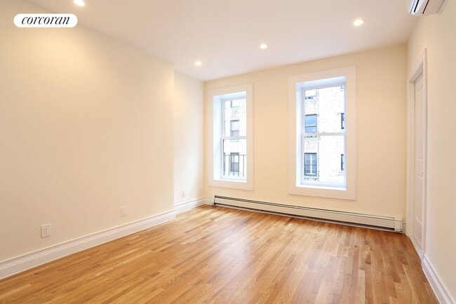 Building Photo - 116 E 91st St