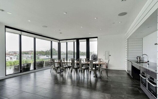 Foto del edificio - Stunning 1 BR/1 BA Condo in Truxton Circle!
