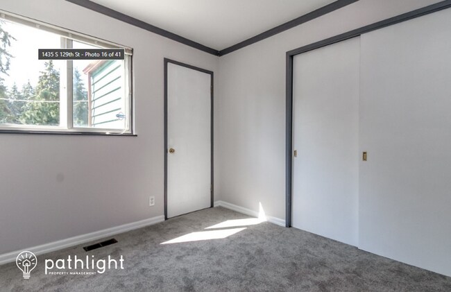Building Photo - 1435 S 129th St