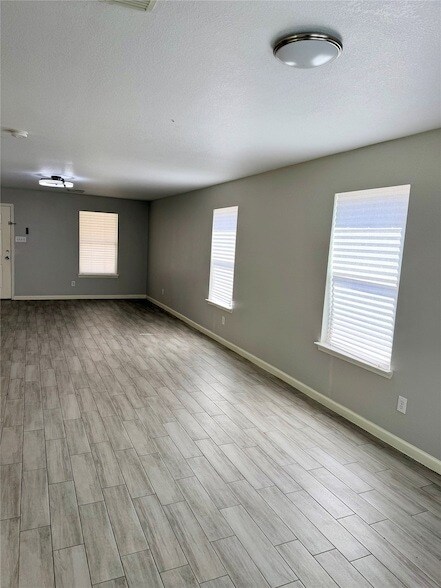Foto del edificio - 3851 Bridgebluff Ln
