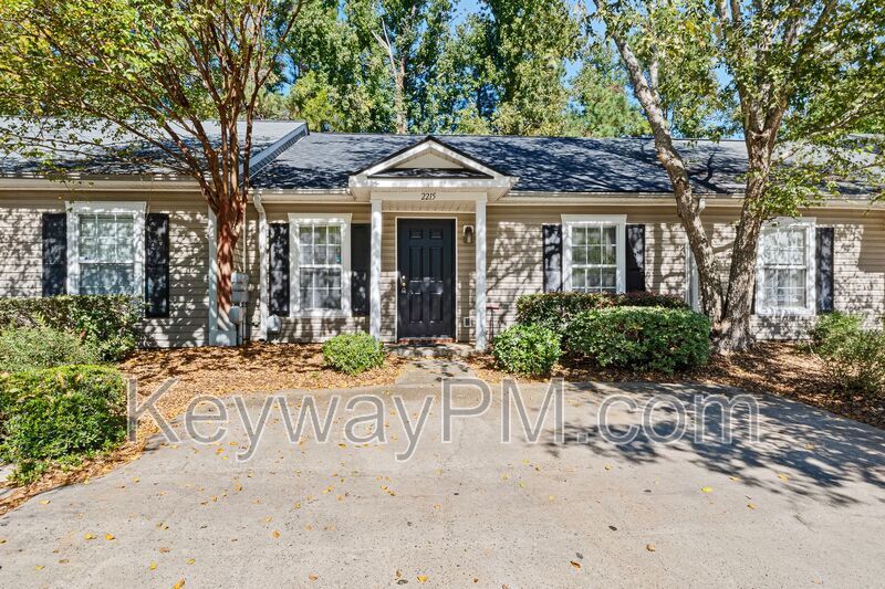 Primary Photo - 2215 Bridgeton Rd
