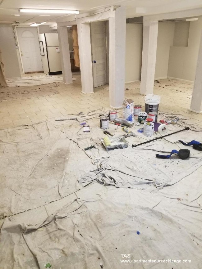 Building Photo - Huge garden studio in the heart of Lakeview!
