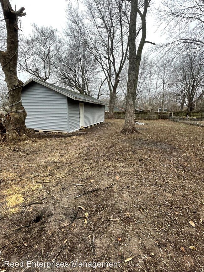 Building Photo - 3 br, 1.5 bath House - 2843 E Monroe Terr
