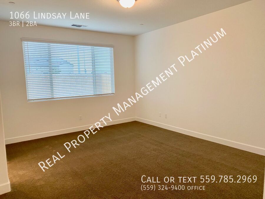 Foto principal - $2,395 Leonard & Barstow 3 Bed + office, S...