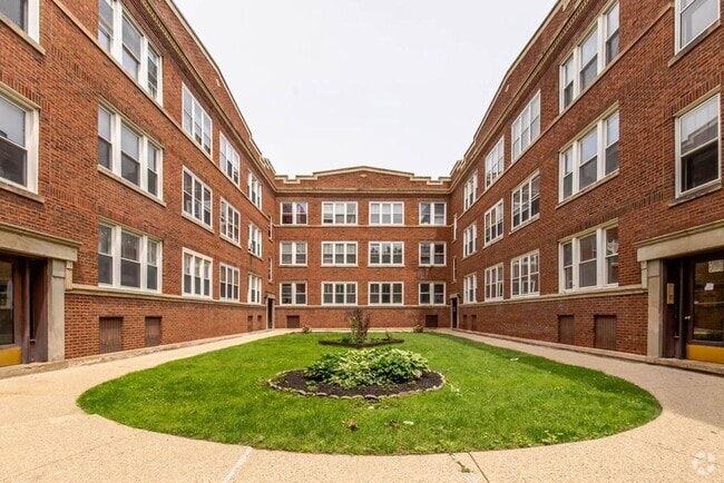 Building Photo - 2104 W Birchwood Ave