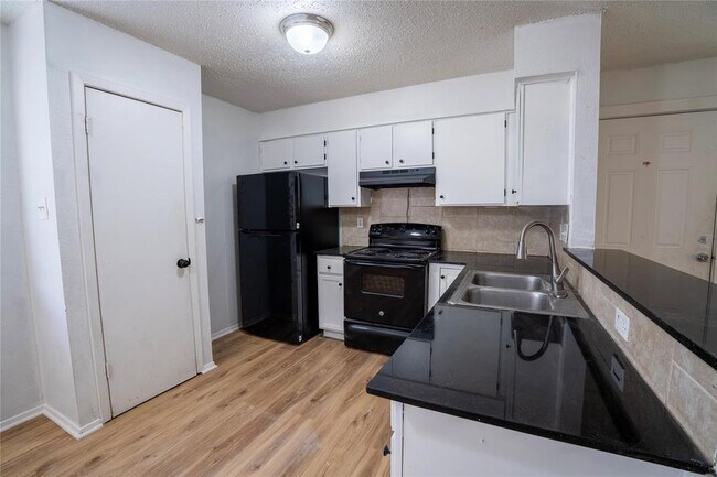 Foto del edificio - 10209 Brownie Dr