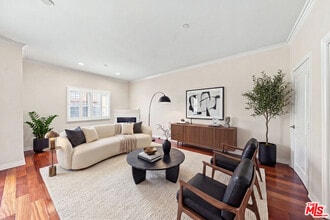 Building Photo - 956 S Wilton Pl