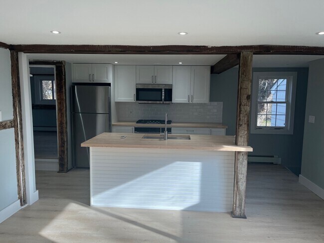 Building Photo - 434 Hurlbutt St