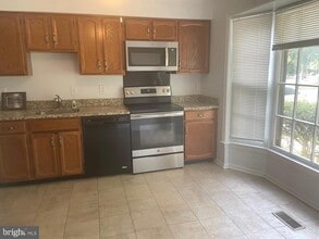 Building Photo - 5405 New London Park Dr