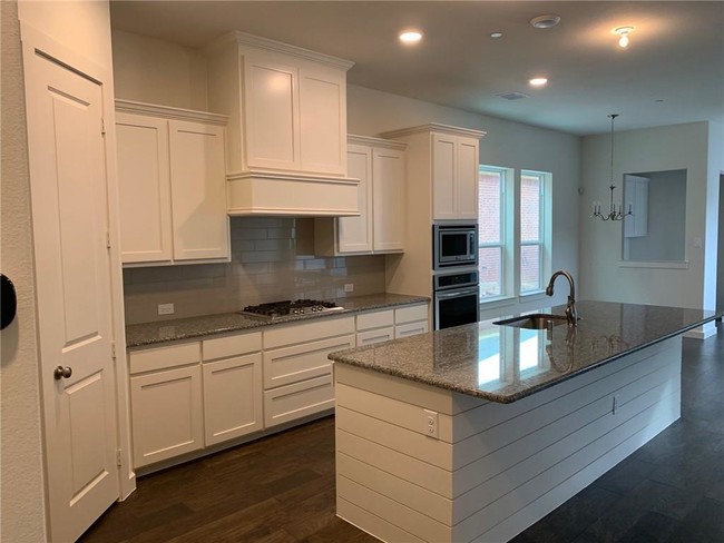 Building Photo - 8716 Ice House Dr