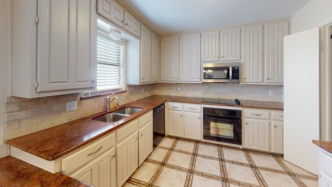 Building Photo - Casablanca Condo #124