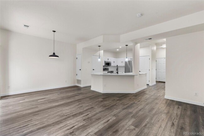 Building Photo - 104th