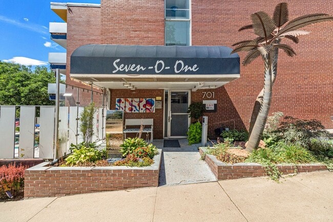 Photo - Location!! Updated 1 bedroom Gem on Pearl St. in Govenor's Park! Apartment