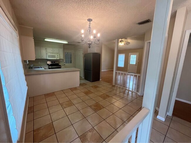 Building Photo - 3212 Tyndall Dr