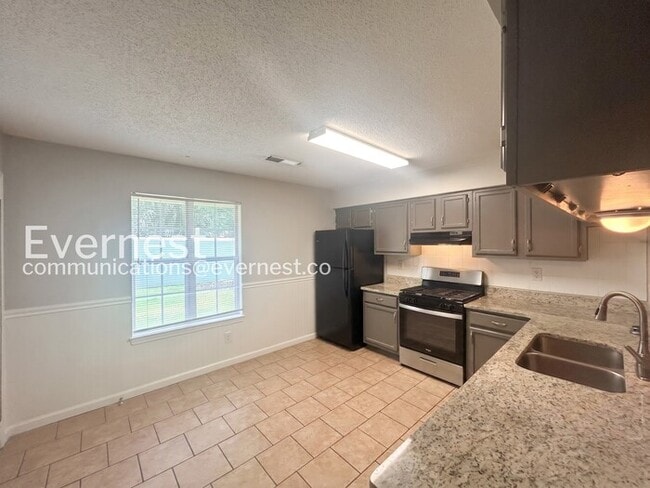 Building Photo - 2912 Waverly Dr
