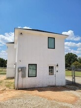 Building Photo - 1317 E Main St