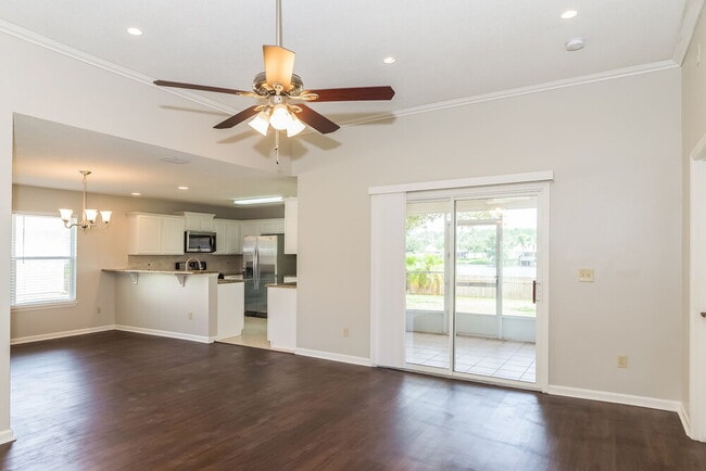 Building Photo - 2077 Willesdon Dr W