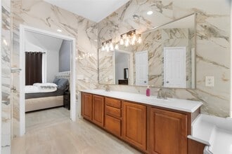 Building Photo - 3011 Grand Lakeview Dr