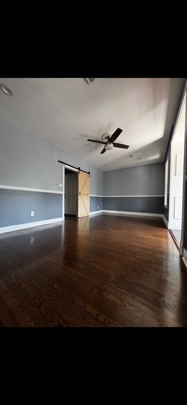 Sala de estar - 162 N La Crosse Ave