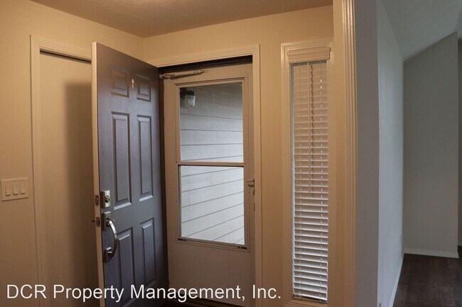 Foto del edificio - 4 br, 3 bath House - 5234 NE Farmcrest Street