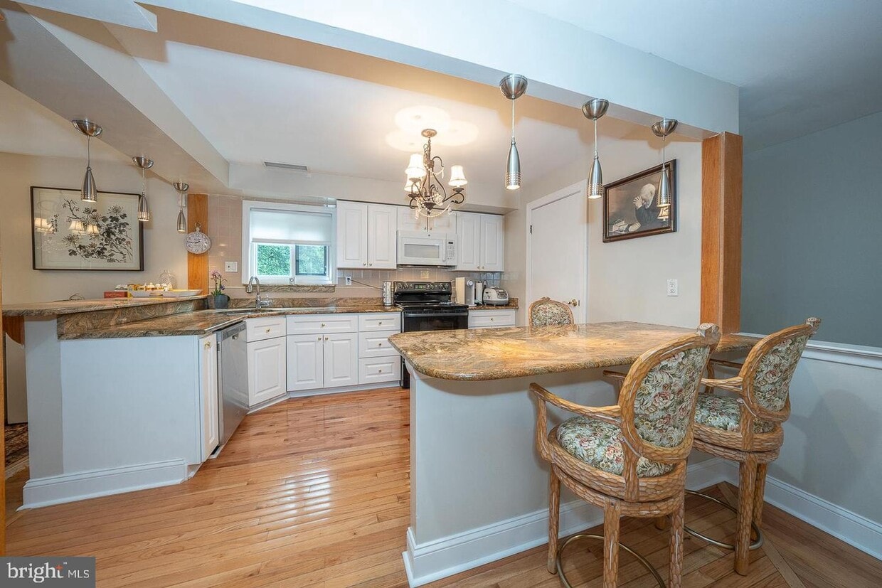 Primary Photo - 1750 Oakwood Terrace