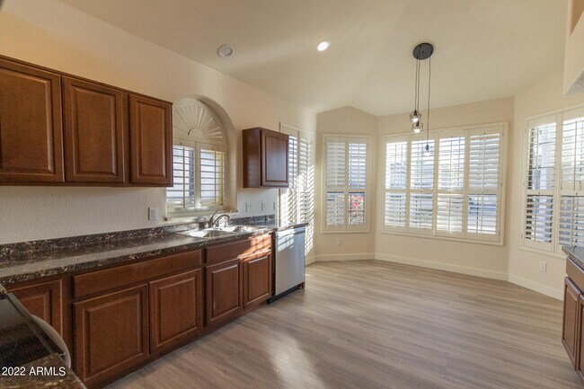 Foto del edificio - 4368 W Wahalla Ln