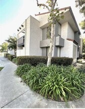 Building Photo - 2323 Huntington St