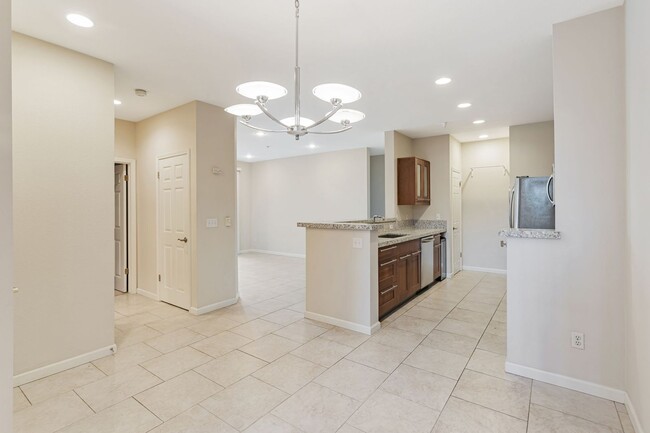 Building Photo - 2-Bedroom Condo in Prime Sunnyvale Location Near Tech Hubs