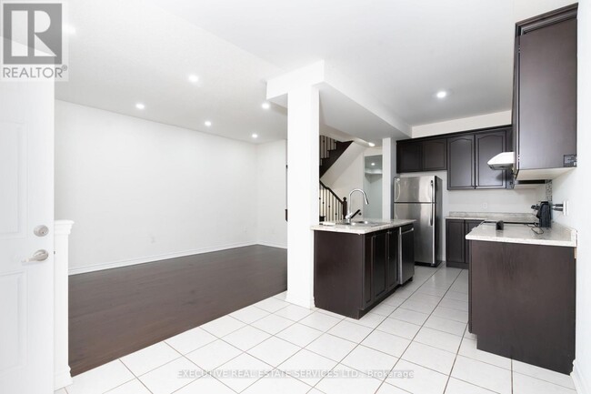 Building Photo - 64 Hatton Ct