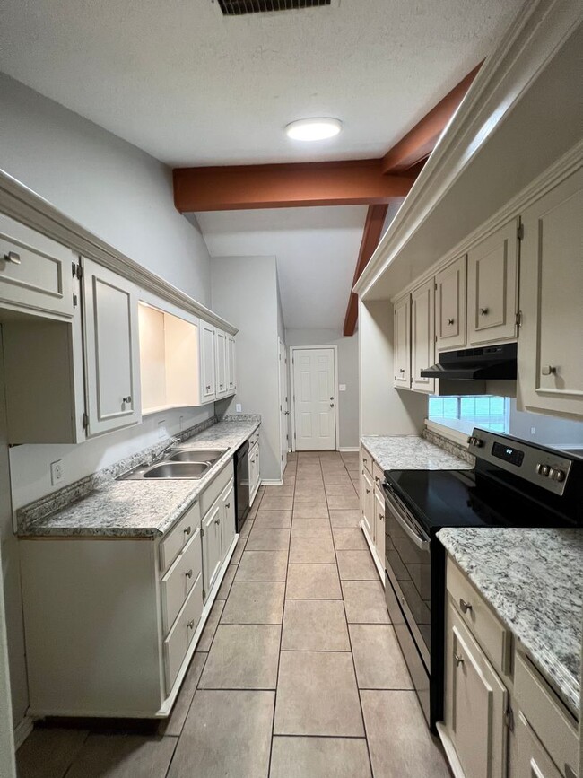 Foto del edificio - House For Rent!