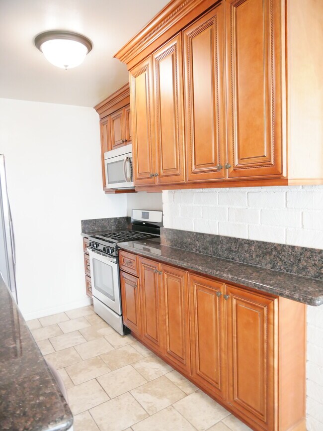 Foto del edificio - 1166 Amherst Ave