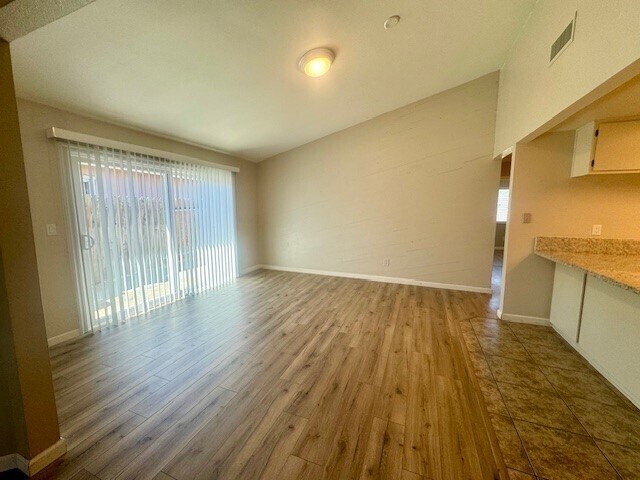 Building Photo - Newly renovated 2 bedroom 2 bath