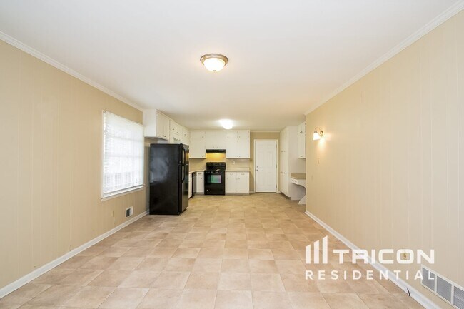 Building Photo - 5185 Erin Road SW Atlanta GA