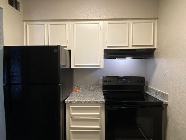 Building Photo - 1200 S Loop 336 W