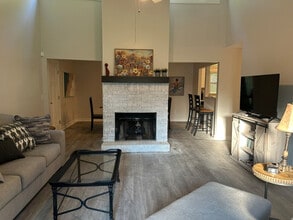 Building Photo - 1565 Pinebreeze Dr