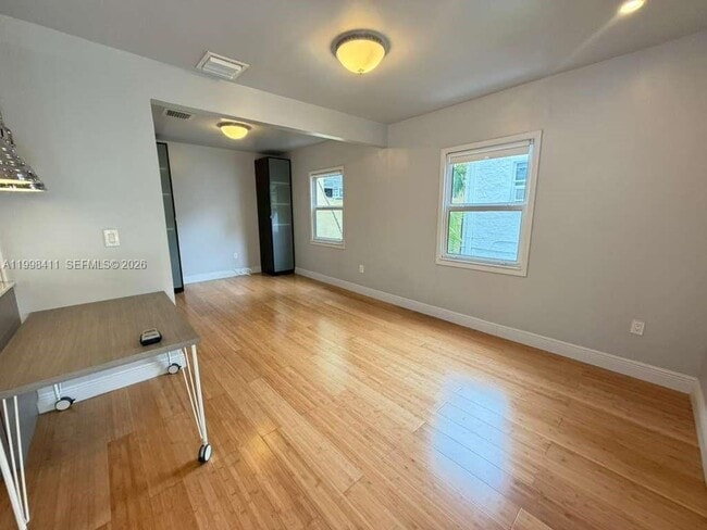 Building Photo - 131 Zamora Ave