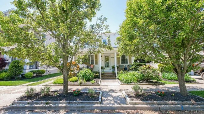 Building Photo - 110 N Pembroke Ave