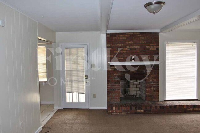 Building Photo - 3528 Amesbury St