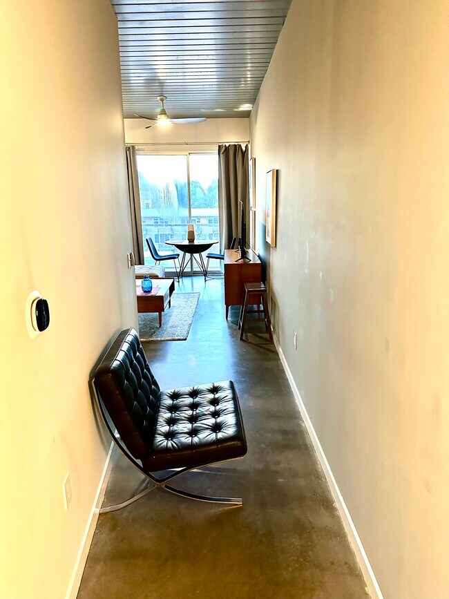 Building Photo - 620 Glen Iris Dr NE