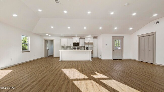 Building Photo - 112 N Gayle Ave